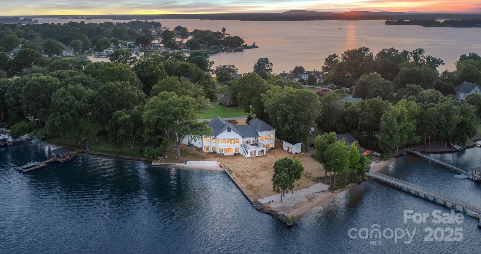 Photo of 21528 Norman Shores Drive, Cornelius, NC 28031