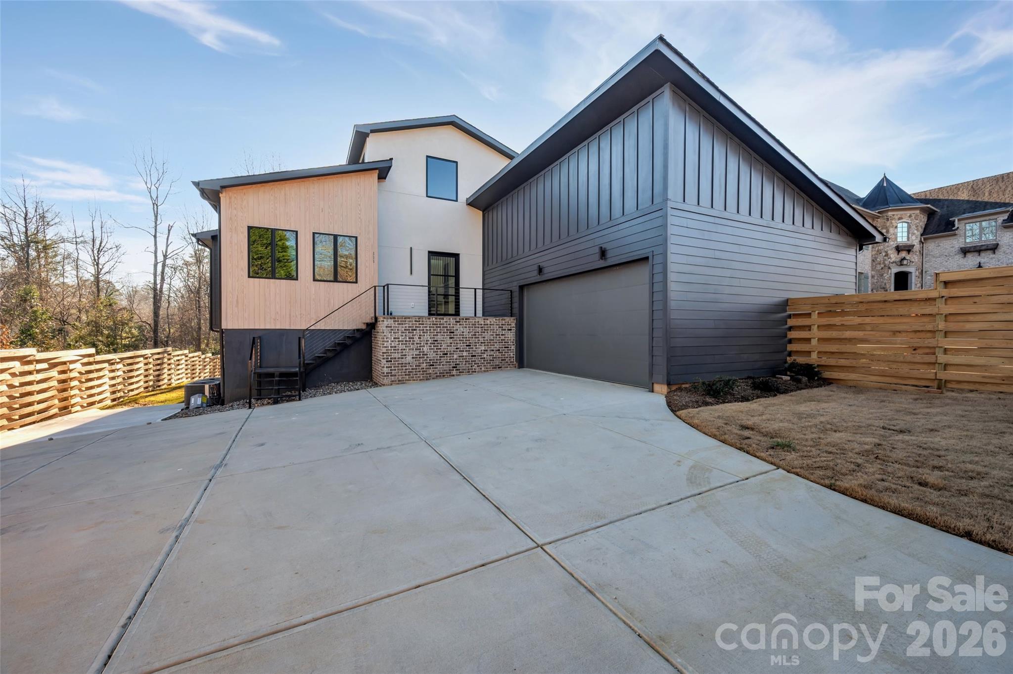 Photo of 1423 S Wendover Road, Charlotte, NC 28211