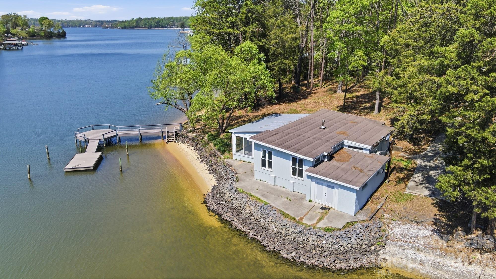 Photo of 15609 Chatfield Drive, Charlotte, NC 28278