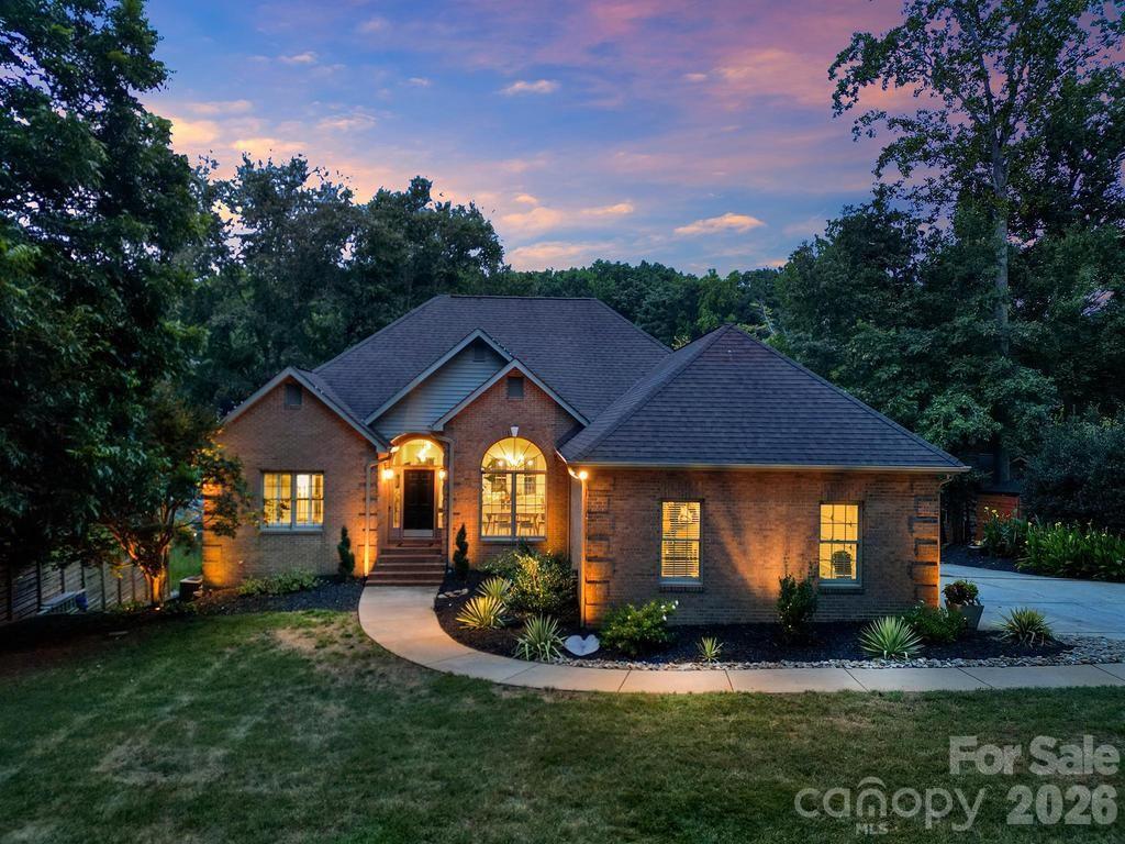 Photo of 388 Ponderosa Circle, Mooresville, NC 28117