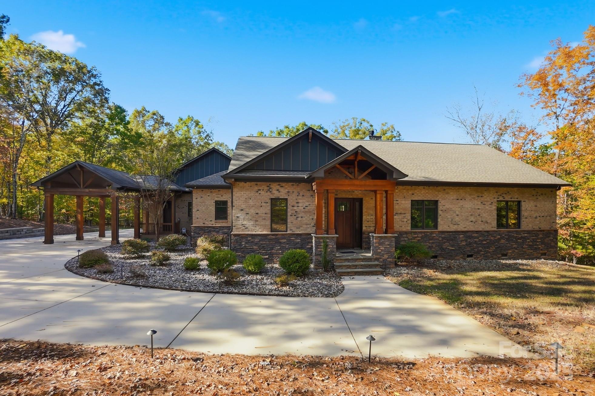 Photo of 1421 Saratoga Woods Drive, Waxhaw, NC 28173