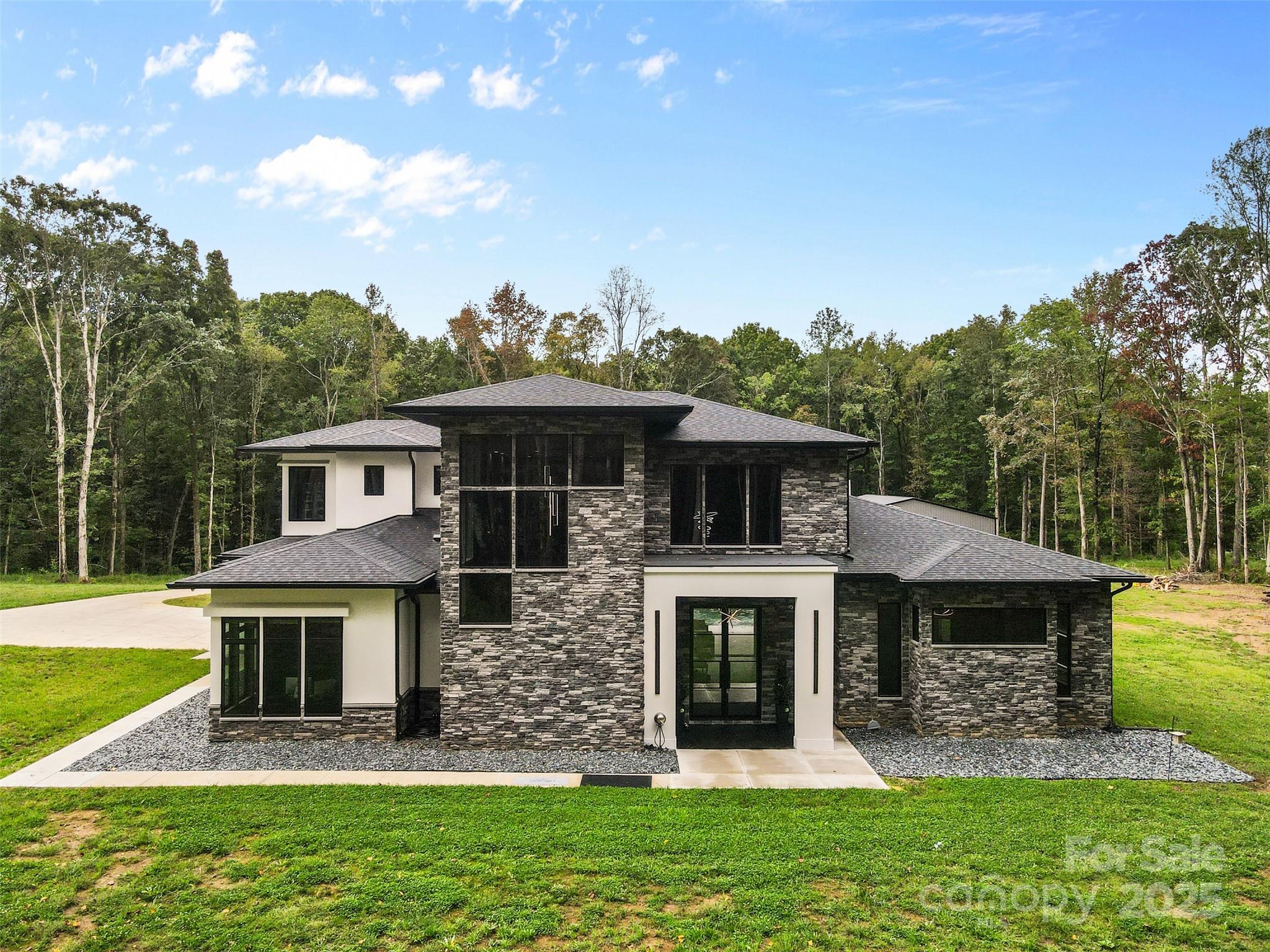 Photo of 9625 Beatties Ford Road, Huntersville, NC 28078