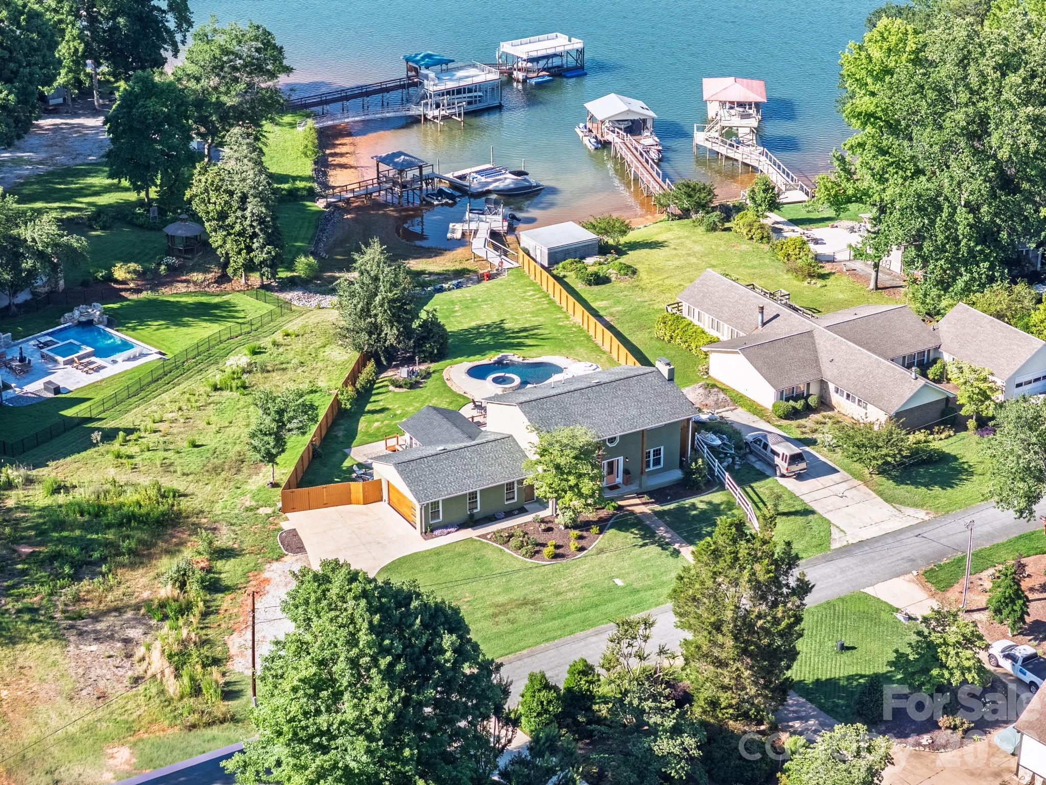 Photo of 8005 Island View Court, Denver, NC 28037