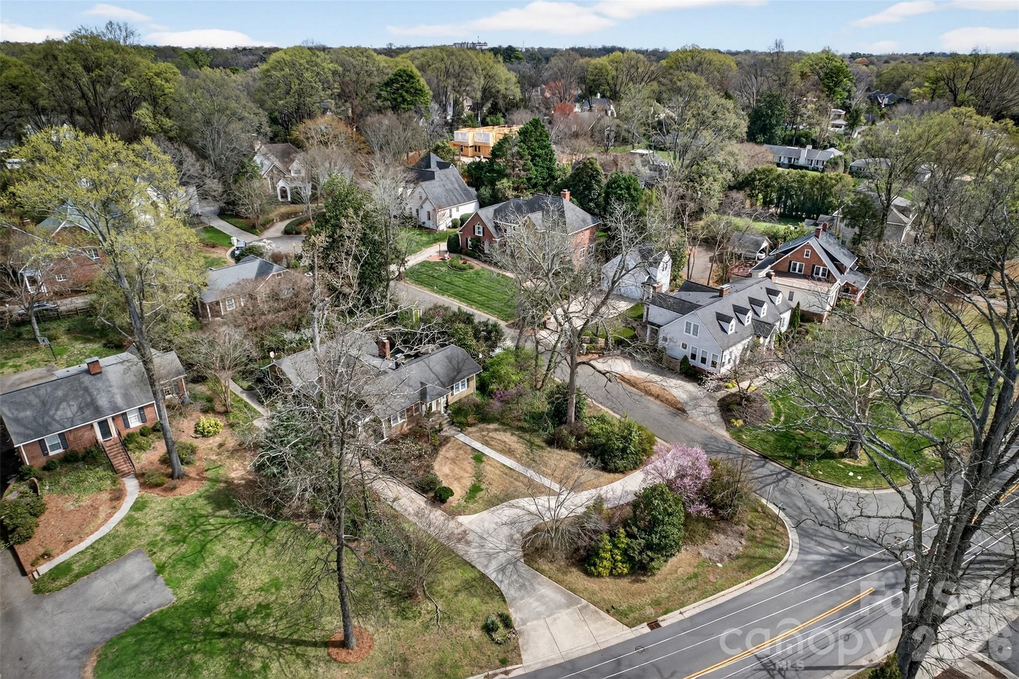 Photo of 2527 Sharon Road, Charlotte, NC 28211