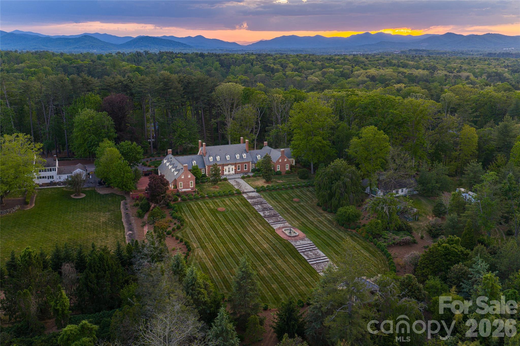 Photo of 324 Vanderbilt Road, Asheville, NC 28803
