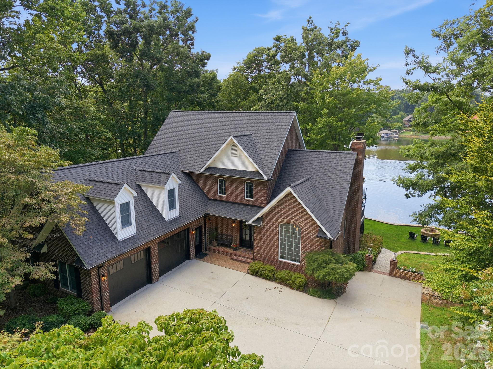 Photo of 131 Long Cove Lane, Mooresville, NC 28117