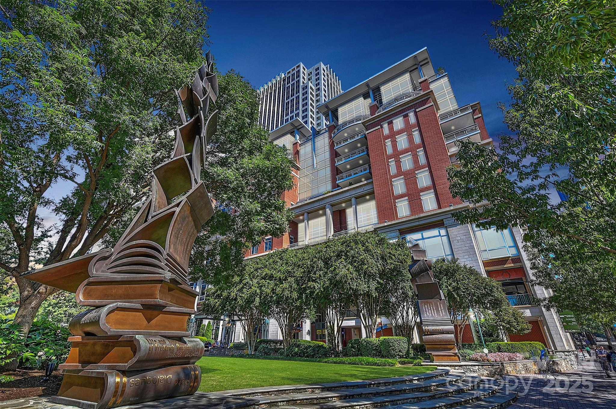 Photo of 435 S Tryon Street, Charlotte, NC 28202