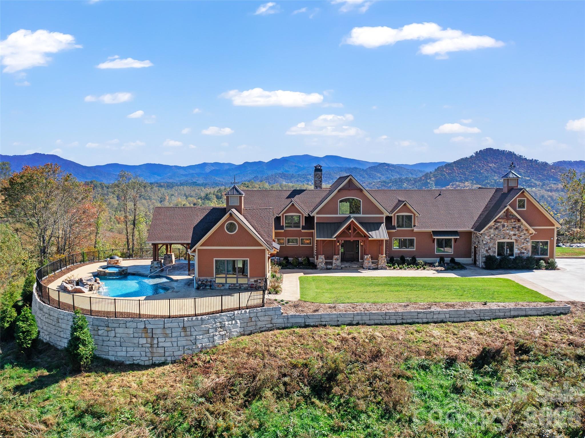 Photo of 946 Ridge Road, Green Mountain, NC 28740