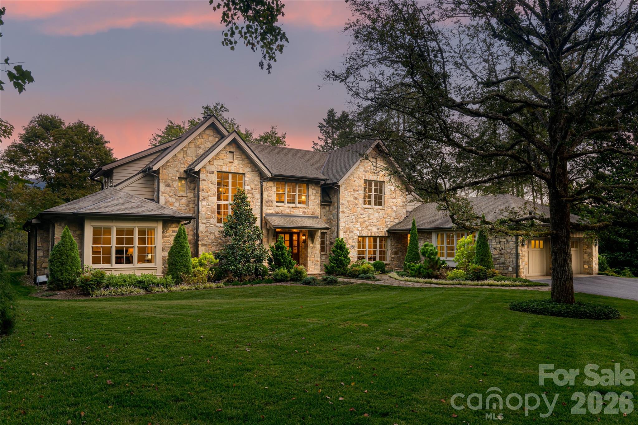 Photo of 402 Vanderbilt Road, Asheville, NC 28803