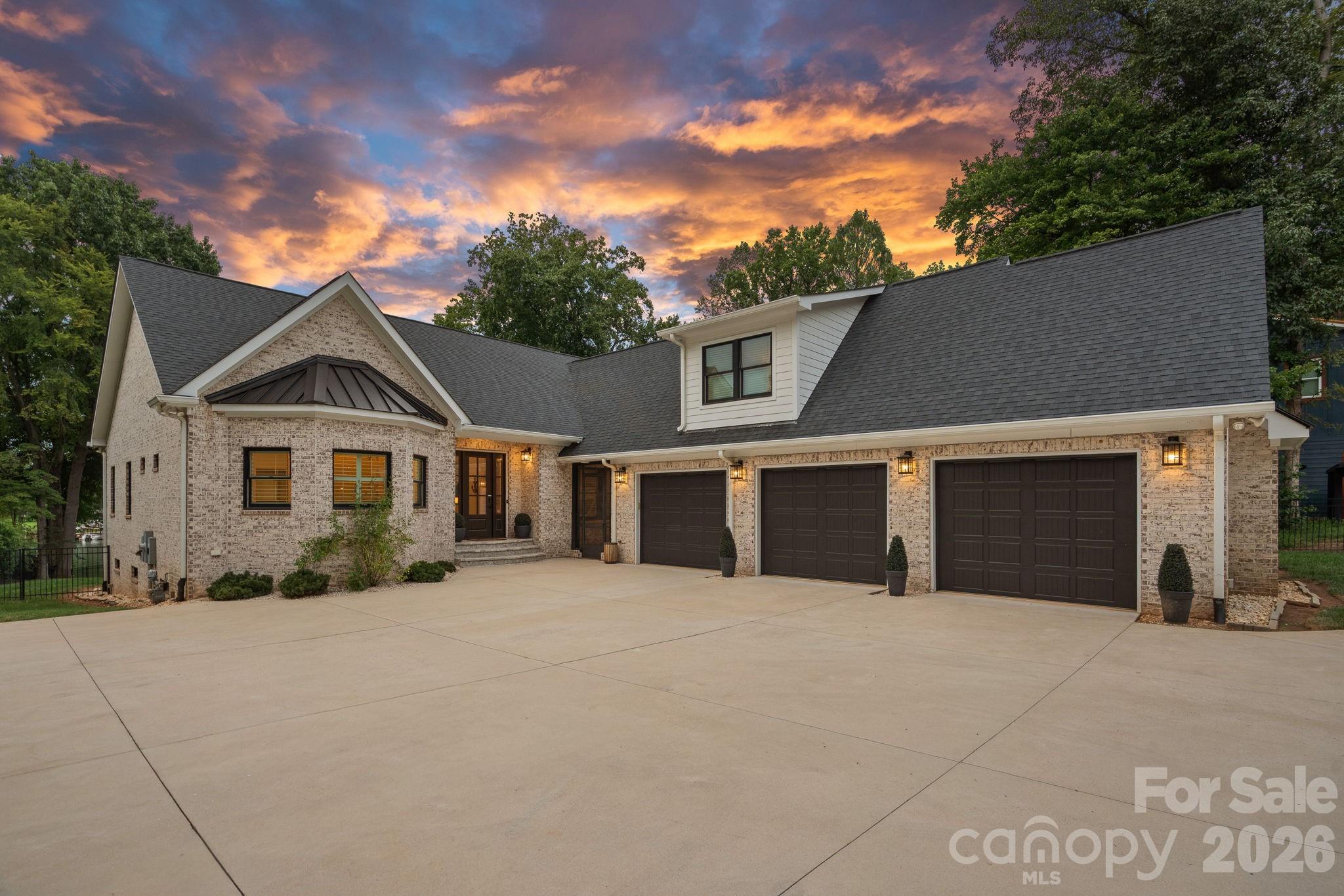 Photo of 160 Malibu Road, Mooresville, NC 28117