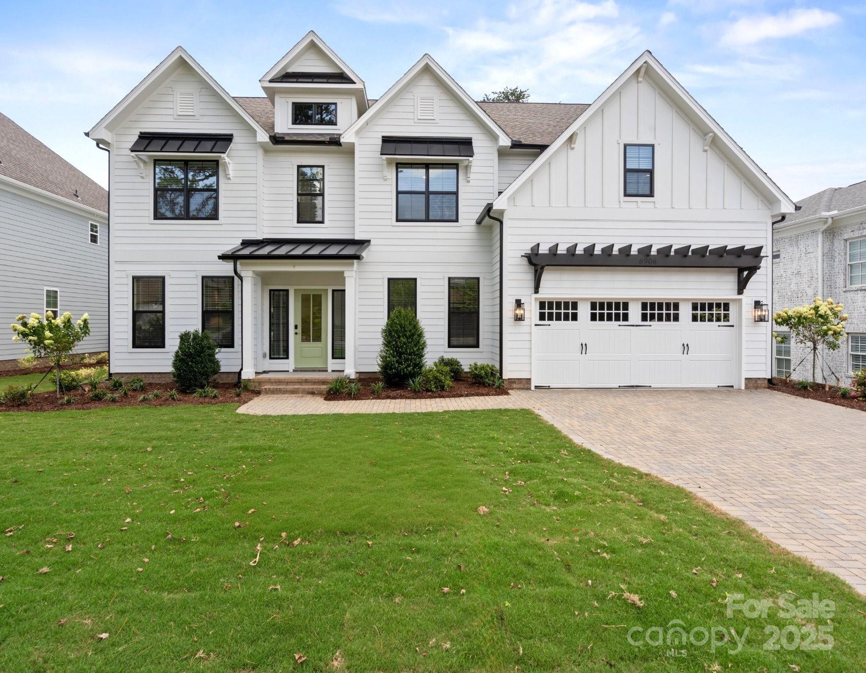 Photo of 6906 Providence Lane W, Charlotte, NC 28226