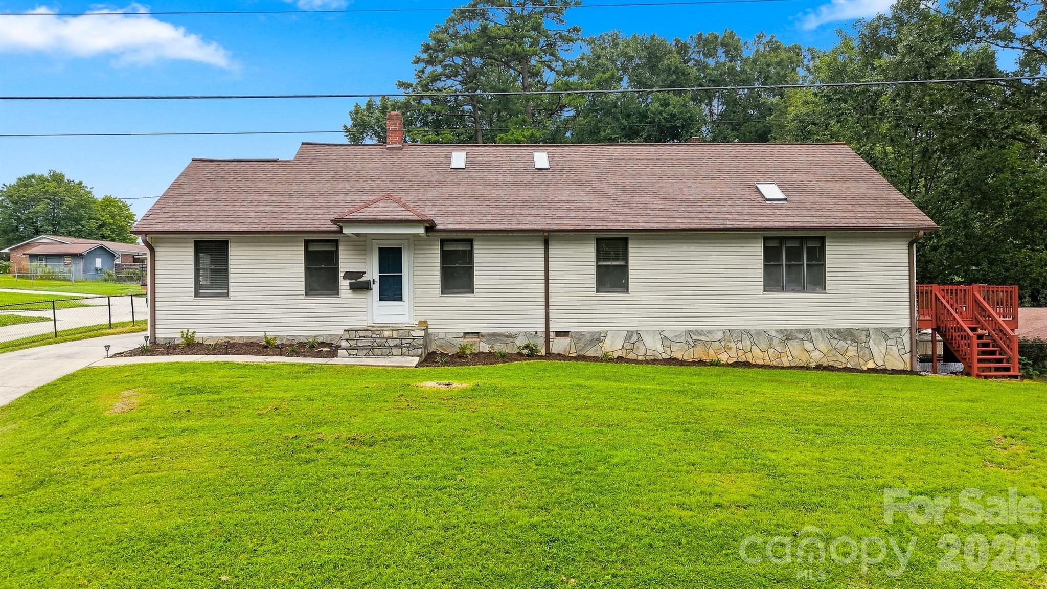 Photo of 512 Garrou Avenue SE, Valdese, NC 28690