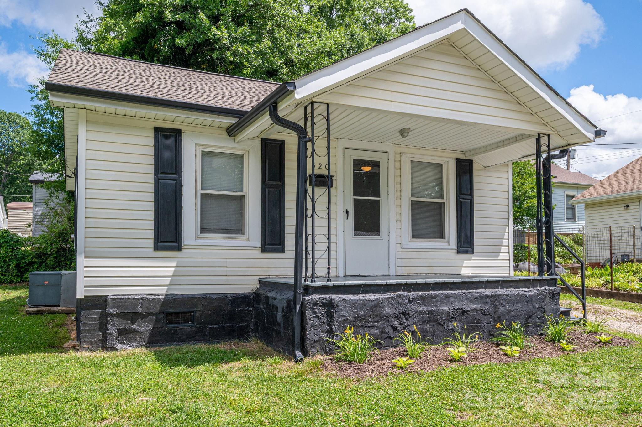 Photo of 520 E Maple Avenue, Gastonia, NC 28054