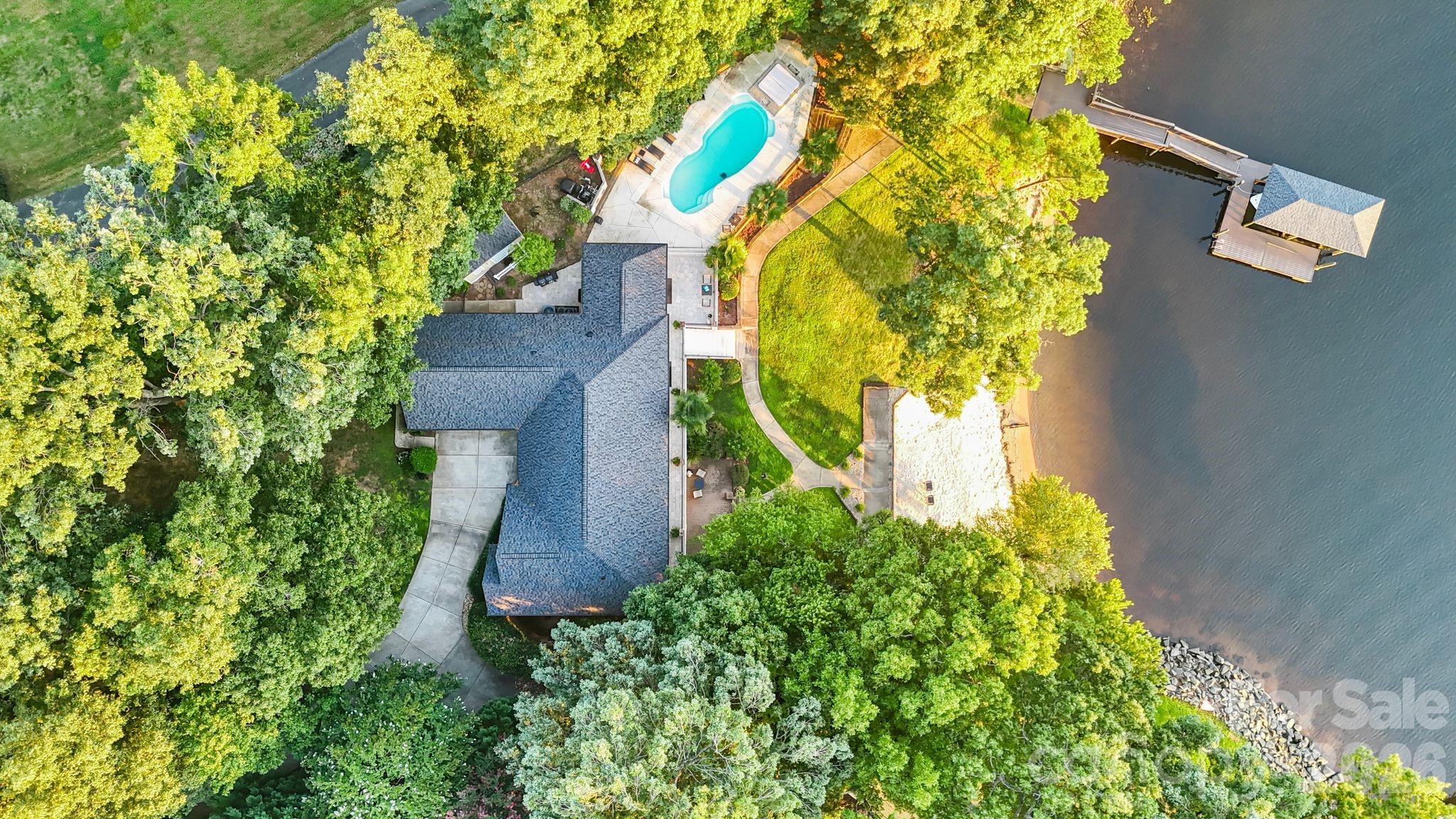 Photo of 172 Mariner Pointe Lane, Mooresville, NC 28117