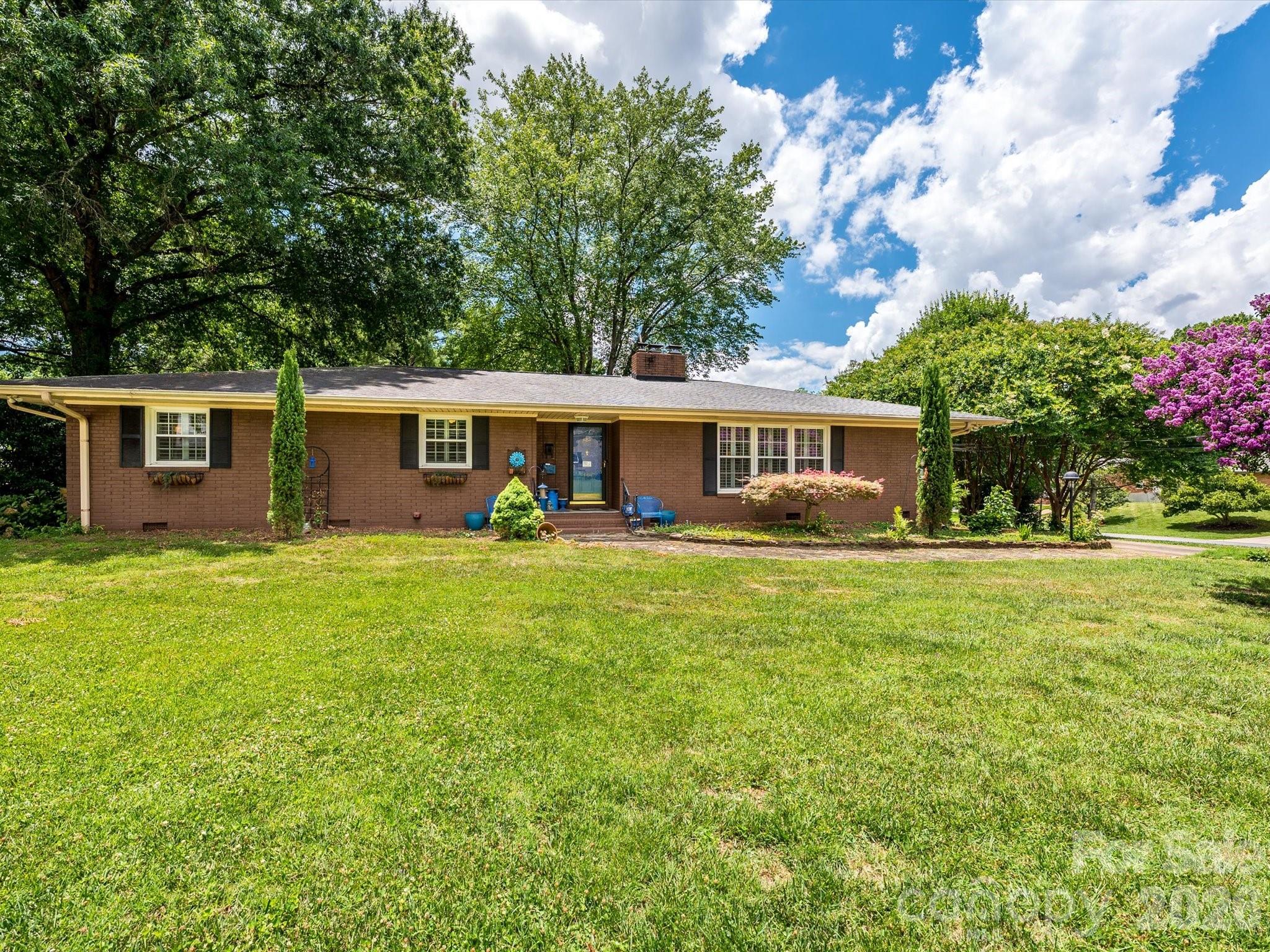 Photo of 1300 Bevis Drive, Charlotte, NC 28209