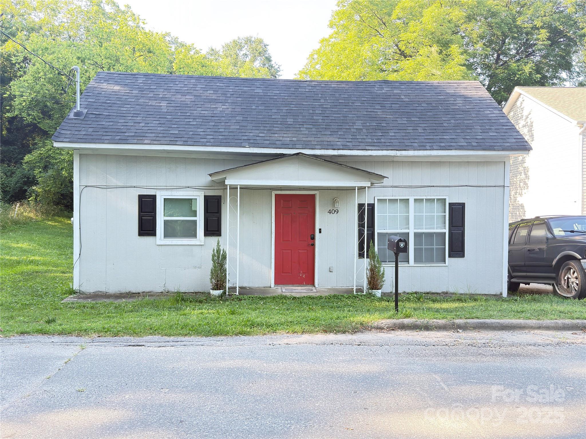 Photo of 409 W Norment Avenue, Gastonia, NC 28052