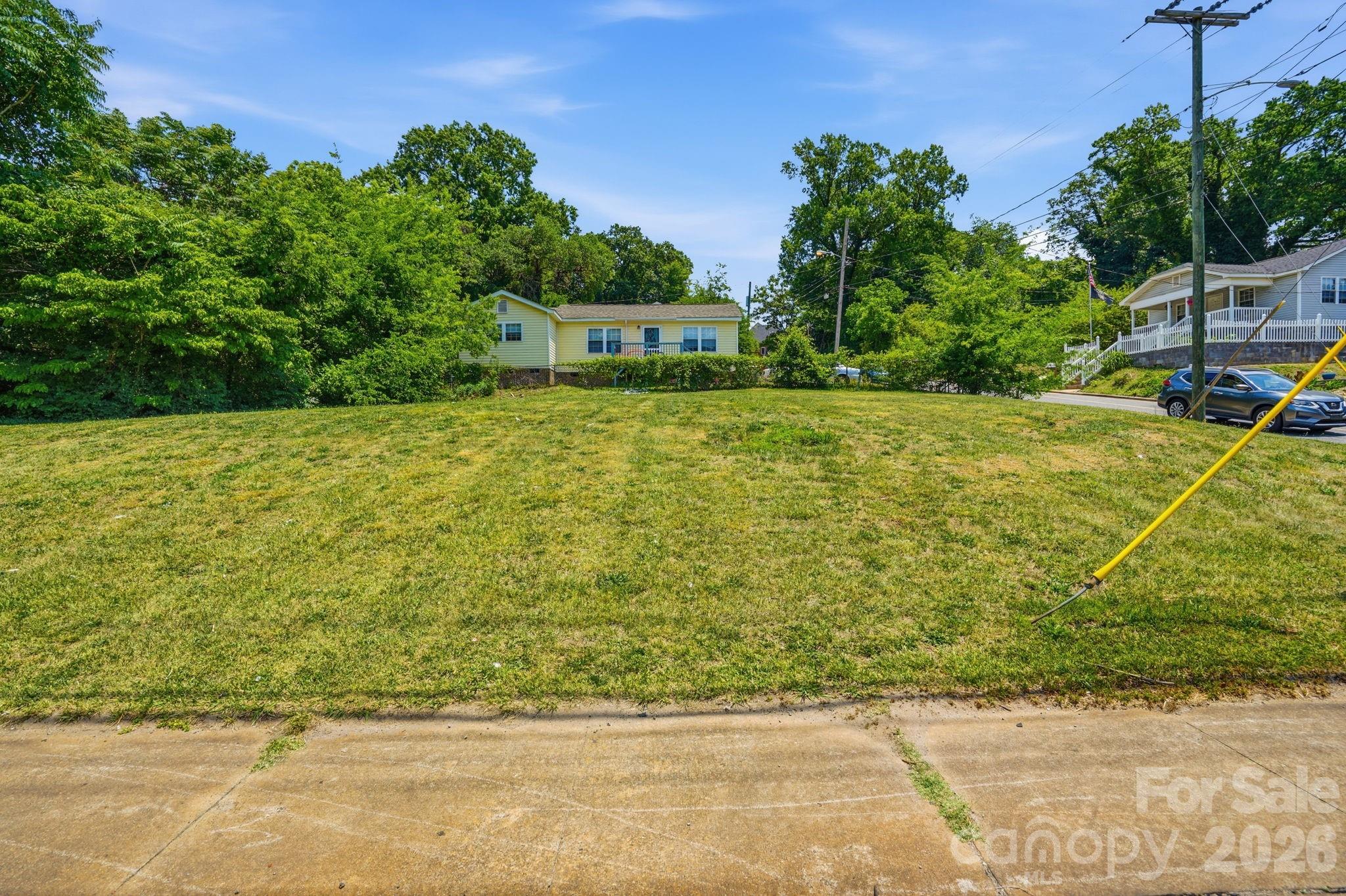 Photo of 412 W Davidson Avenue, Gastonia, NC 28052