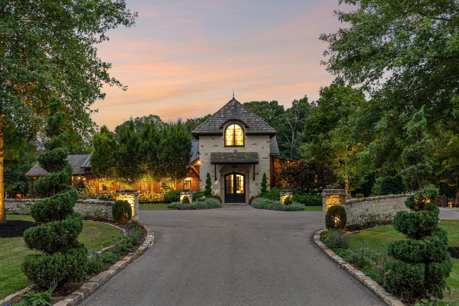 Photo of 5715 Greenbrier Rd, Franklin, TN 37064