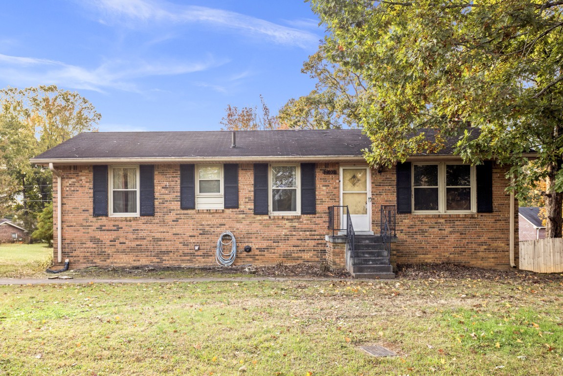 Photo of 2503 Hickory Dr, Springfield, TN 37172