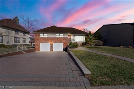 Photo of 1070 Cumbermeade Rd, Fort Lee Boro, NJ 07024
