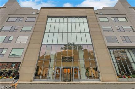 Photo of 3 Somerset Ln-Glass House #109, Edgewater Boro, NJ 07020