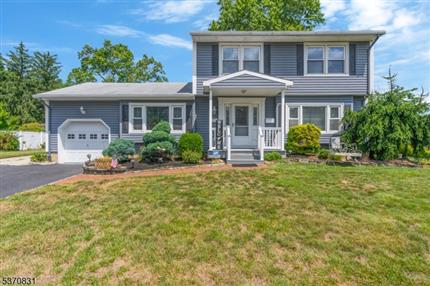 Photo of 32 Dogwood Dr, Middlesex Boro, NJ 08846