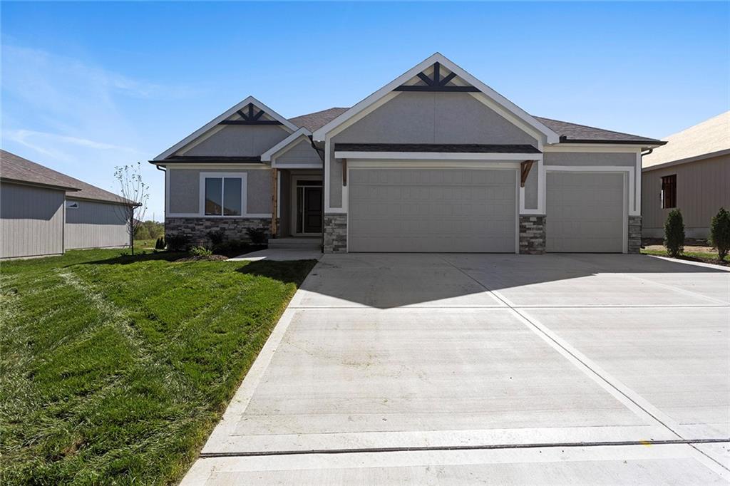 Photo of 204 SW Chelmsford Drive, Blue Springs, MO 64014