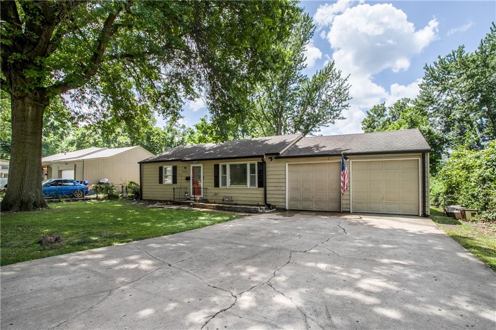 Photo of 12710 7TH Street, Grandview, MO 64030