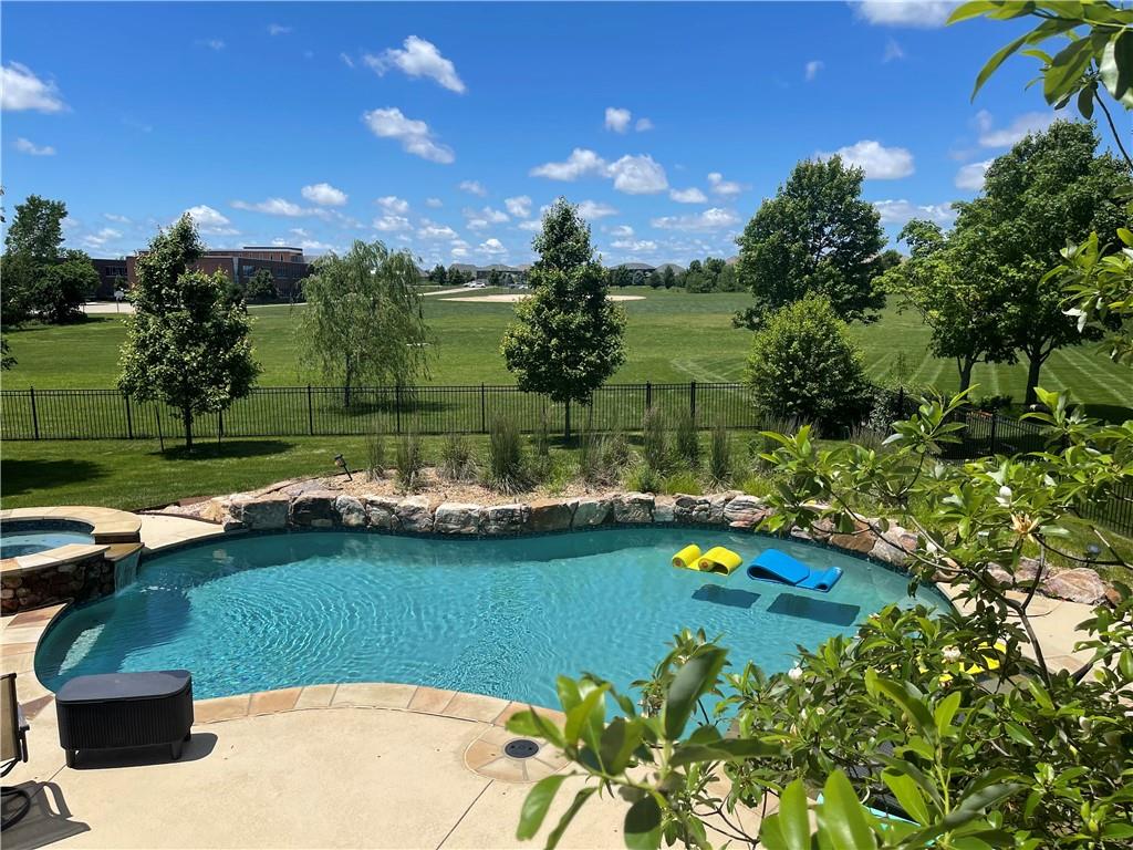 Photo of 16412 Barton Street, Overland Park, KS 66221