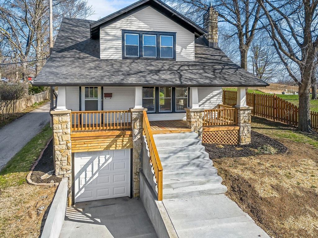 Photo of 730 W College Street, Liberty, MO 64068