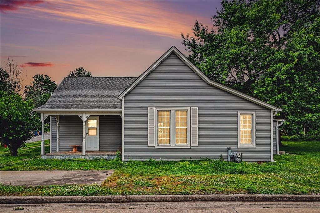Photo of 308 S Bridge Street, Smithville, MO 64089