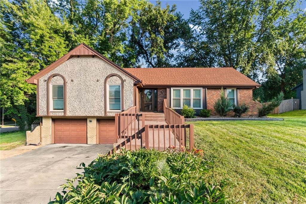 Photo of 403 Kingsley Avenue, Liberty, MO 64068