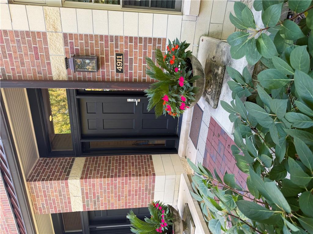 Photo of 4911 Wyandotte Street, Kansas City, MO 64112