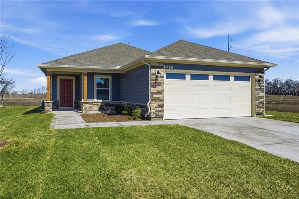 Photo of 612 W Bluebird Street, Gardner, KS 66030