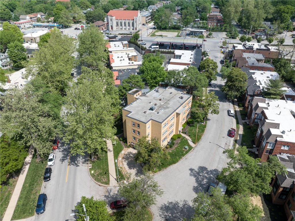 Photo of 4339 Roanoke Parkway, Kansas City, MO 64111