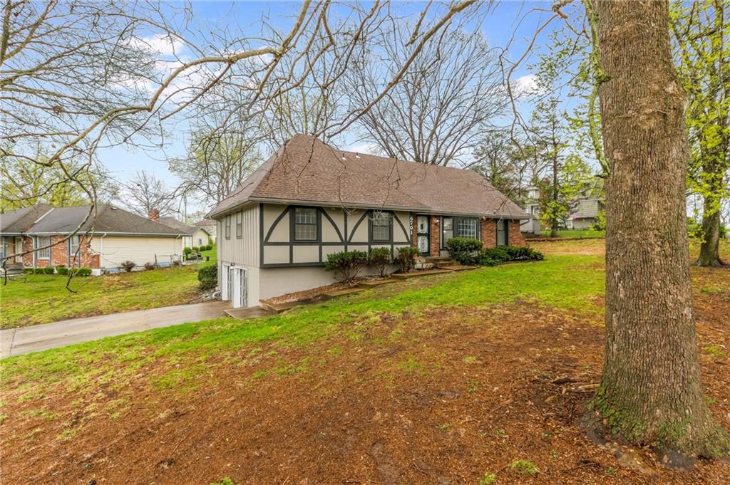 Photo of 6701 E 127 Street, Grandview, MO 64030