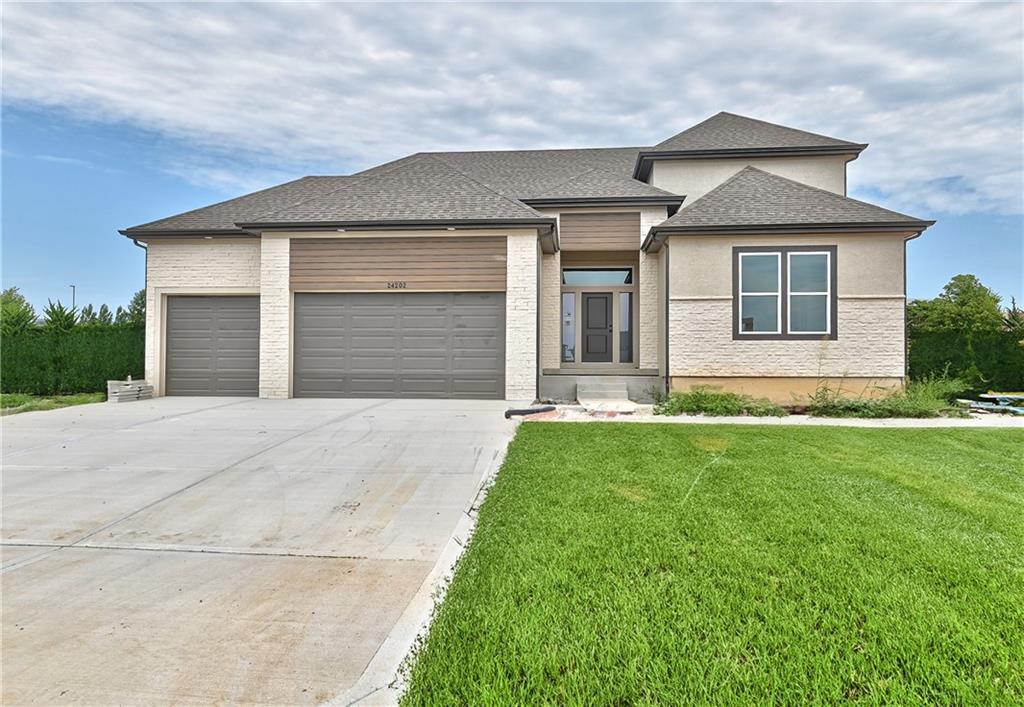 Photo of 6039 Apache Drive, Shawnee, KS 66226