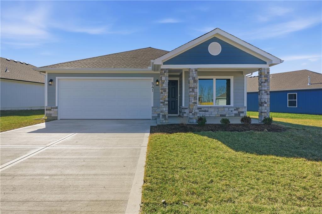 Photo of 628 W Bluebird Street, Gardner, KS 66030