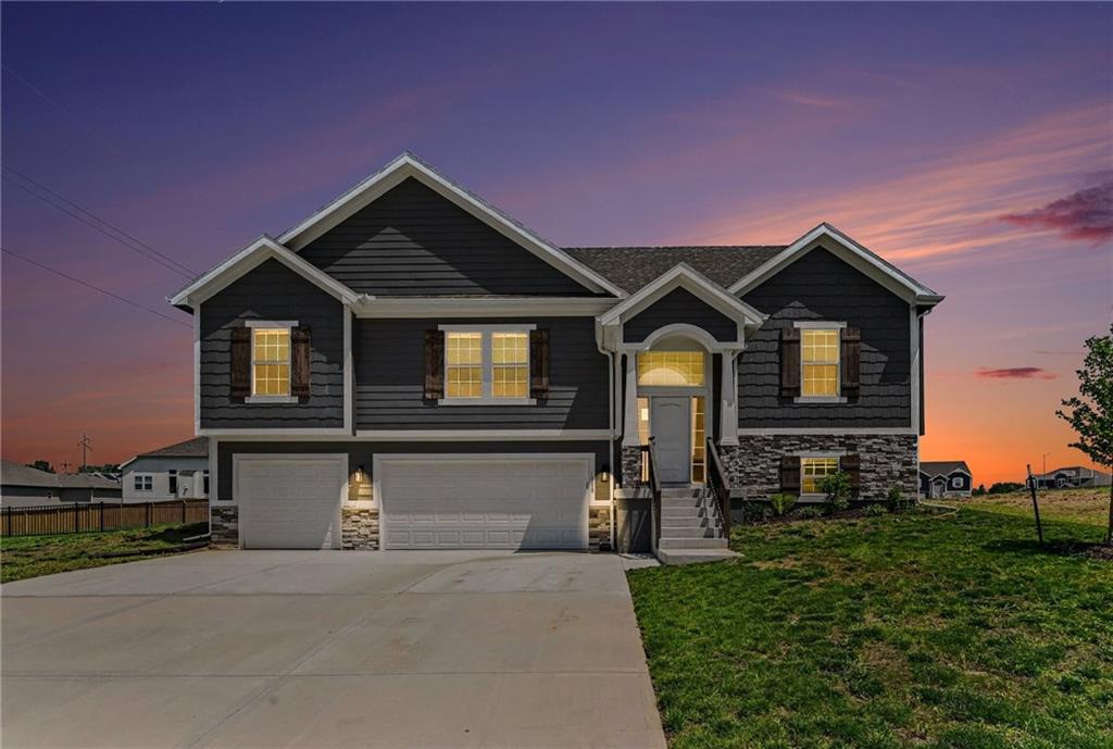 Photo of 1018 Jasmine Drive, Liberty, MO 64068