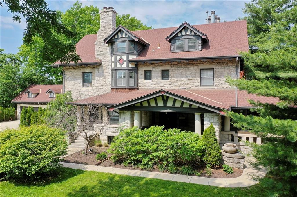 Photo of 633 E Armour Boulevard, Kansas City, MO 64109