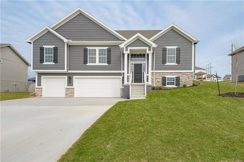 Photo of 1038 Fir Lane, Liberty, MO 64068