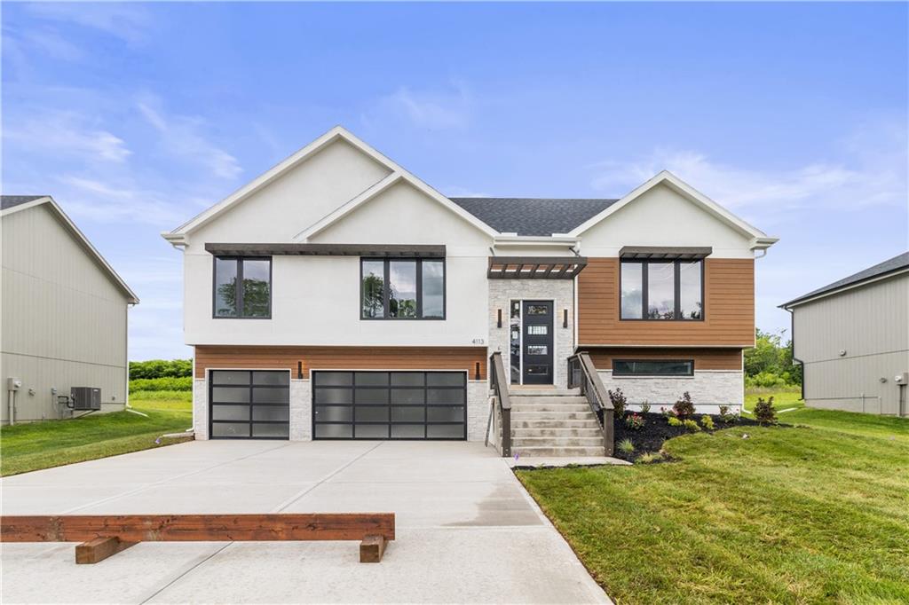 Photo of 4113 SE Adams Drive, Blue Springs, MO 64014