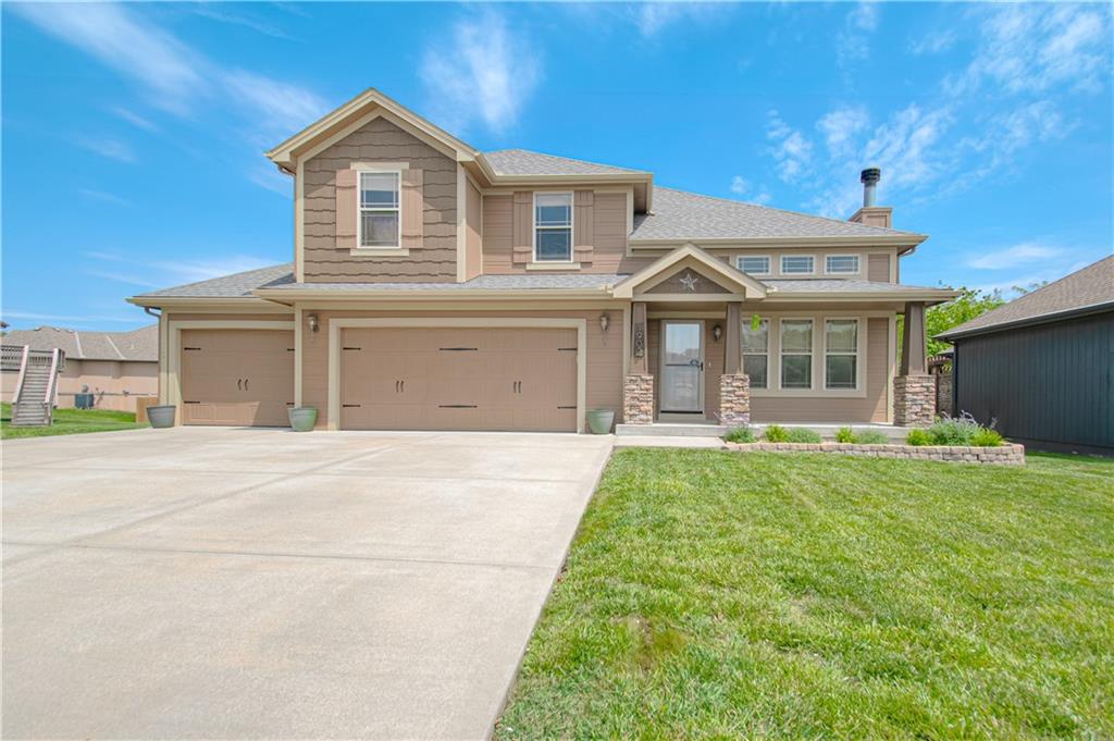 Photo of 1902 NE 197TH Court, Smithville, MO 64089