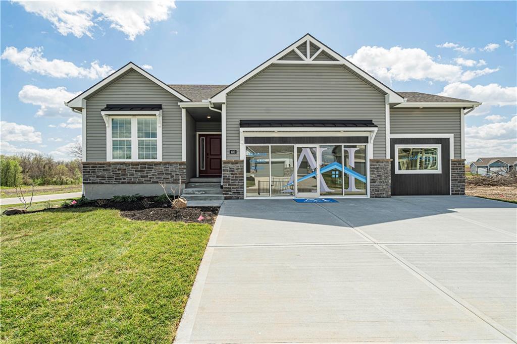 Photo of 400 SW Hawthorne Lane, Blue Springs, MO 64014