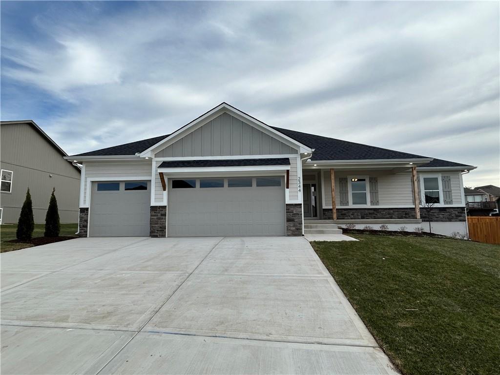 Photo of 2344 NE Colonnade Avenue, Blue Springs, MO 64029