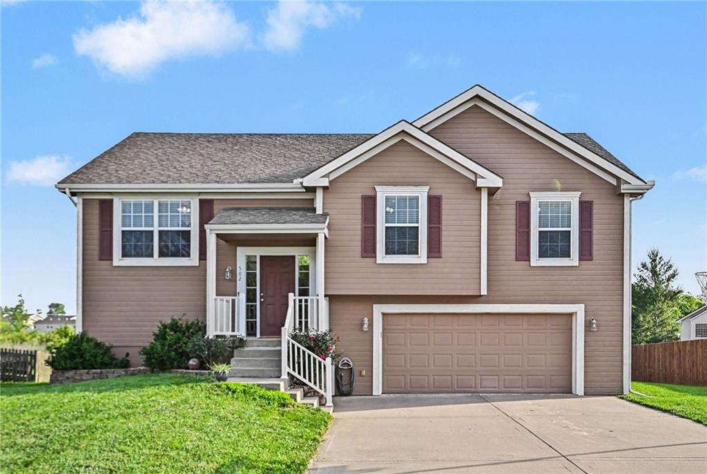Photo of 502 Lake Meadows Drive, Smithville, MO 64089