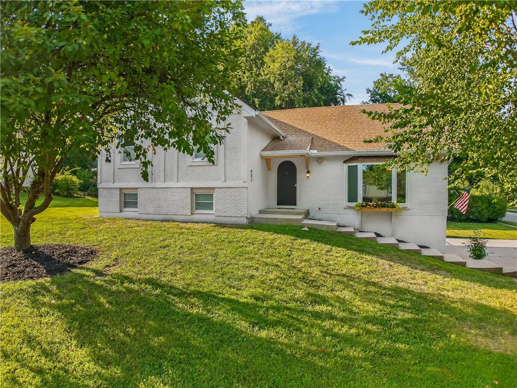Photo of 402 Kingsley Avenue, Liberty, MO 64068