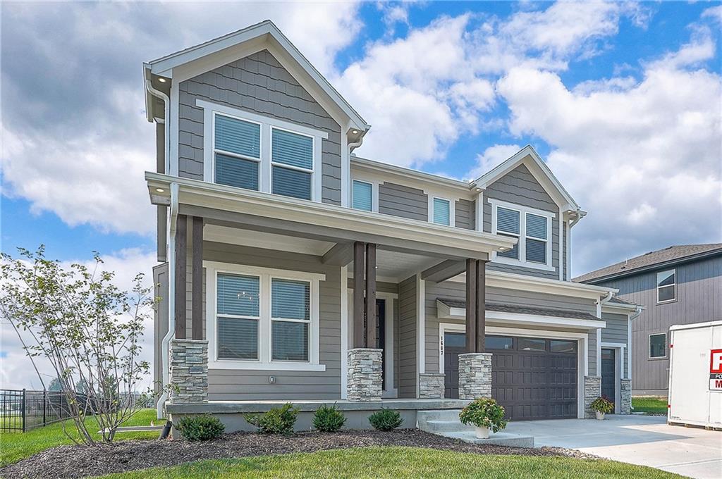 Photo of 1607 SW Arbormist Drive, Lee's Summit, MO 64082