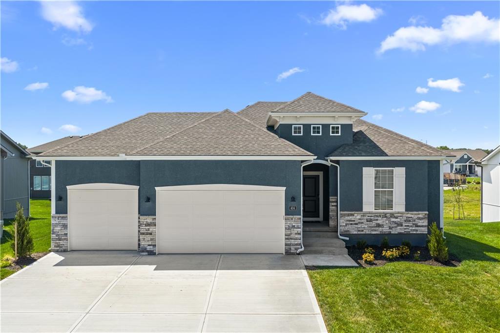 Photo of 404 SW Hawthorne Lane, Blue Springs, MO 64014