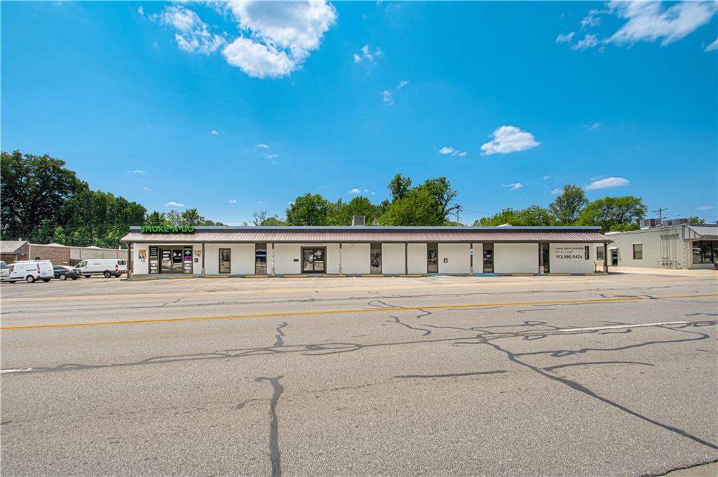 Photo of 12119 Johnson Drive Drive, Shawnee, KS 66216